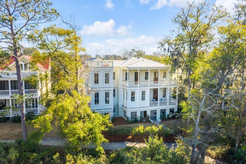 Property image 4 of 26 Saturday Road in Ion, Mount Pleasant, SC 29464