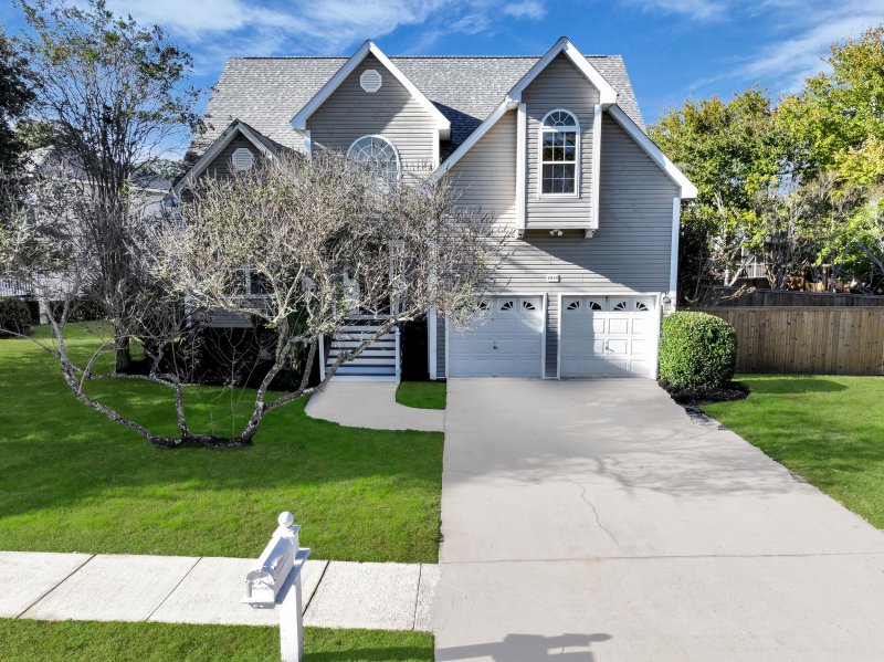 Property image 3 of 1414 Surfside Court in Ocean Neighbors, Charleston, SC 29412
