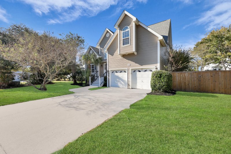 Property image 5 of 1414 Surfside Court in Ocean Neighbors, Charleston, SC 29412