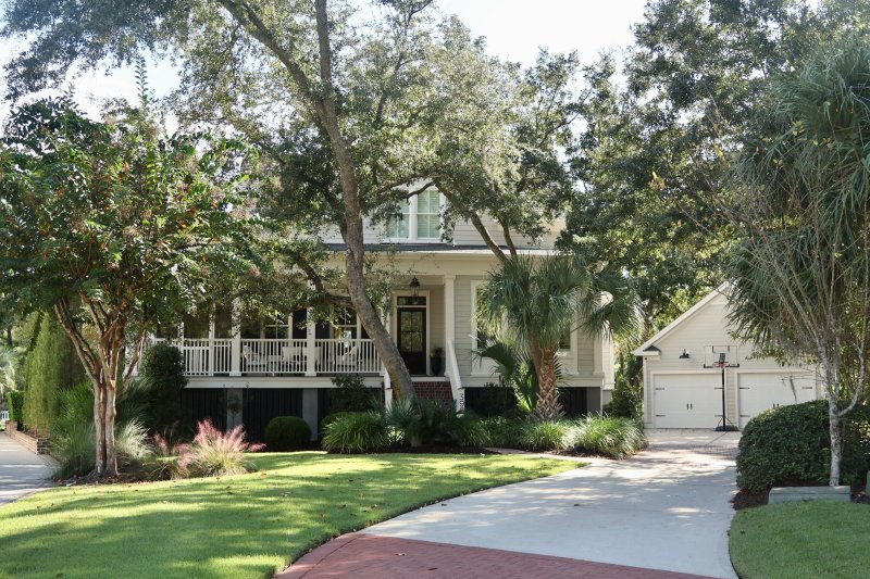 Property image 2 of 396 Evian Way in Belle Hall, Mount Pleasant, SC 29464