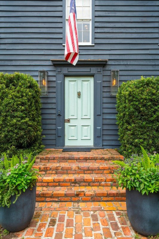 Property image 2 of 242 Middle Street in Old Village, Mount Pleasant, SC 29464