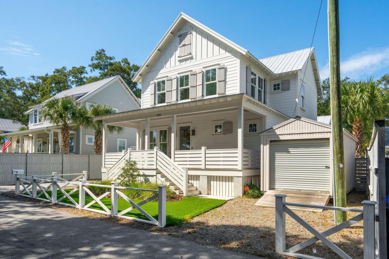 Property image 2 of 101 Ellis Street in Old Village, Mount Pleasant, SC 29464