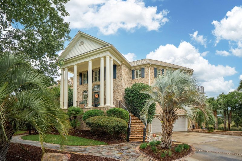 Property image 4 of 2834 Parkers Landing Road in Rivertowne Country Club, Mount Pleasant, SC 29466