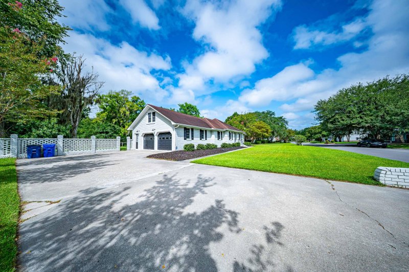 Property image 5 of 2943 Doncaster Drive in Hickory Hill Plantation, Charleston, SC 29414