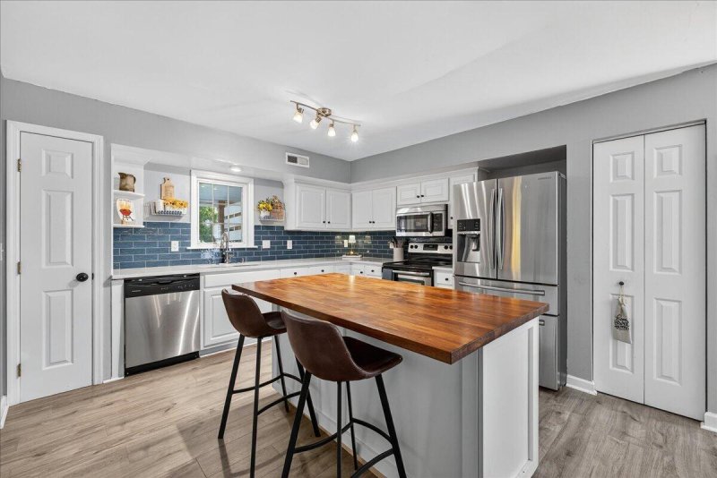 Property image 4 at 2194 Becky Road, Charleston, SC 29414