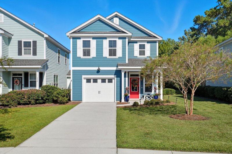 Grand Oaks Plantation, Charleston Community