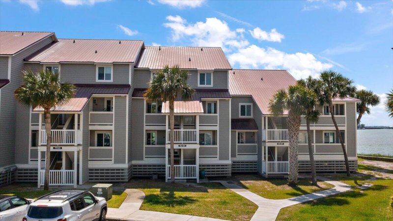 Property image 5 of 82 Mariners Cay Drive in Mariners Cay, Folly Beach, SC 29439
