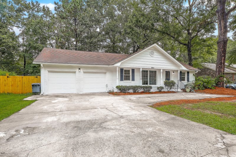 Property image 2 of 8004 Malden Avenue in Colony North, North Charleston, SC 29420