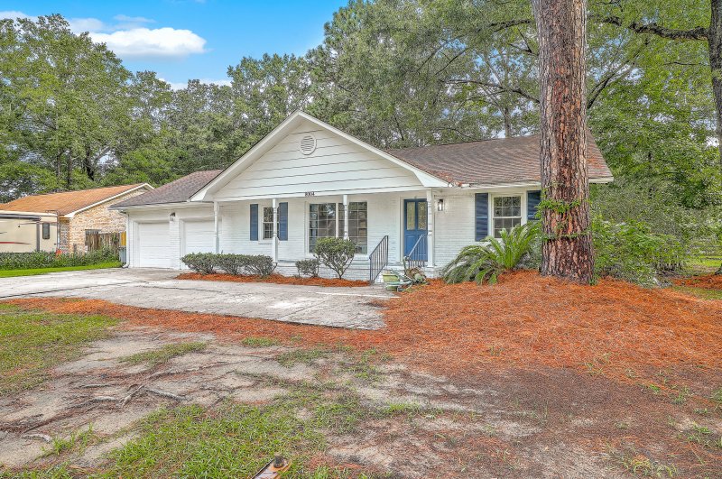 Property image 3 of 8004 Malden Avenue in Colony North, North Charleston, SC 29420