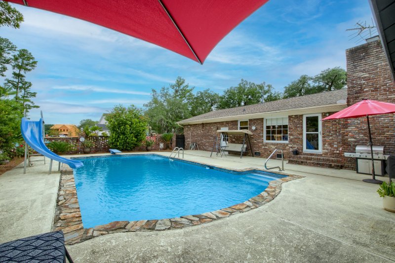 Oaks Estates, Goose Creek Community