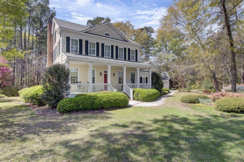Property image 2 of 4233 Lady Banks Lane in Poplar Grove, Ravenel, SC 29470