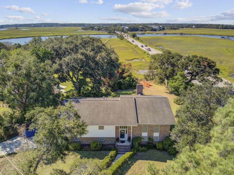 Property image 5 of 643 N Shore Drive in Lawton Bluff, Charleston, SC 29412