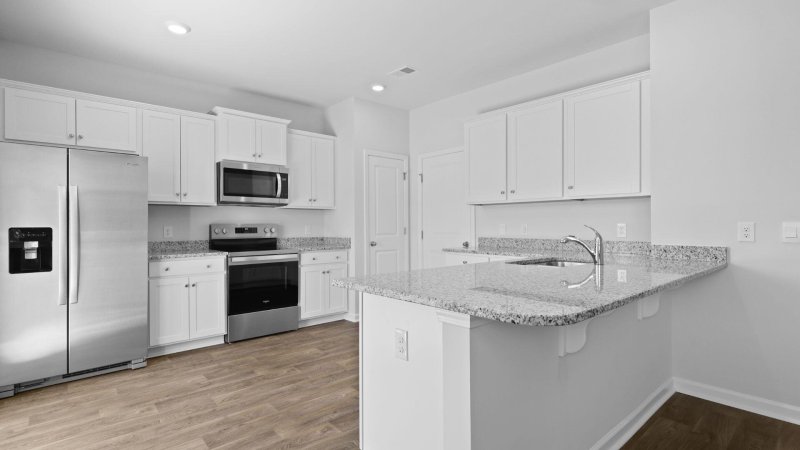 Property image 3 of 5520 Bowmore Boulevard in Hillcrest, Ravenel, SC 29470