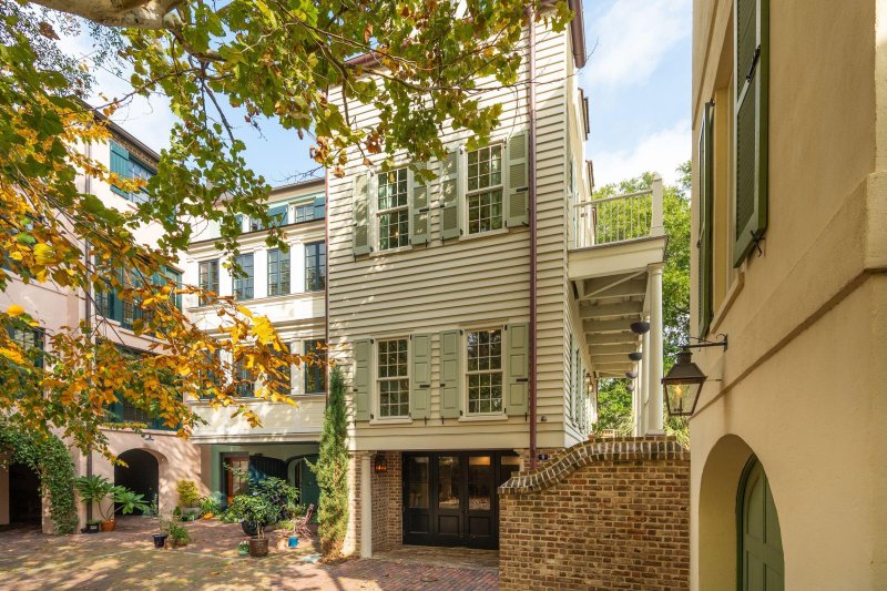 Property image 2 of 6 Catfiddle Street in Cannonborough-Elliotborough, Charleston, SC 29403