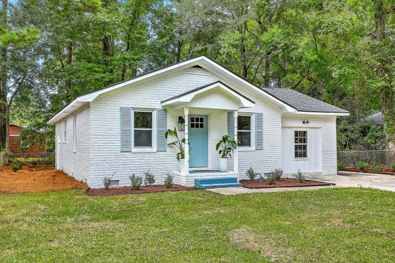 Property image 5 of 1134 S Shadow Drive in Hickory Shadows, Mount Pleasant, SC 29464