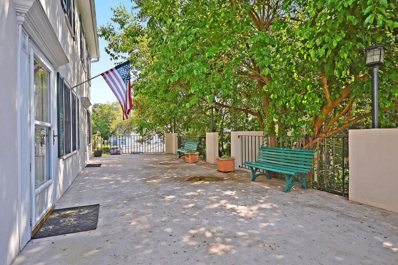 Property image 4 of 15 Horlbeck Alley 7 in Harleston Village, Charleston, SC 29401