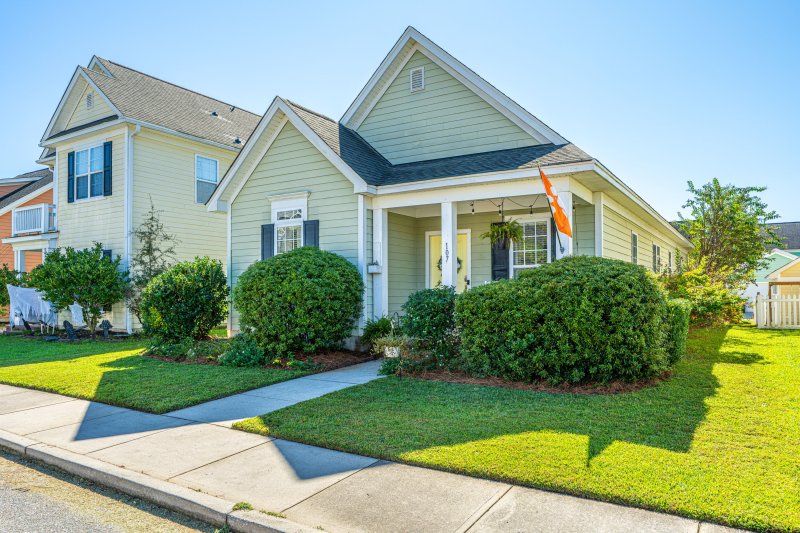 Property image 2 of 107 Foxglove Avenue in White Gables, Summerville, SC 29483