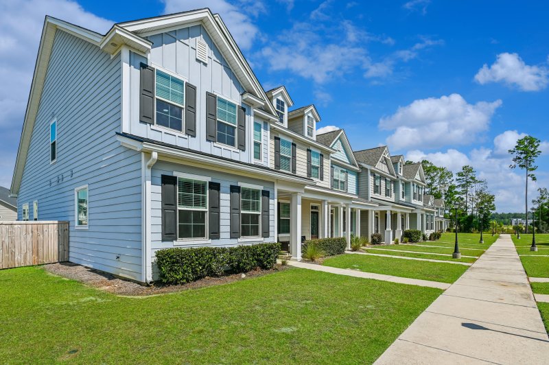 Property image 3 of 401 Stoneleigh Lane in Foxbank Plantation, Moncks Corner, SC 29461