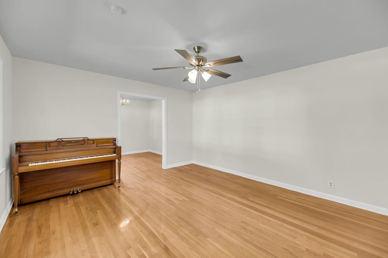 Property image 4 of 874 Evans Road in Fort Johnson Estates, Charleston, SC 29412