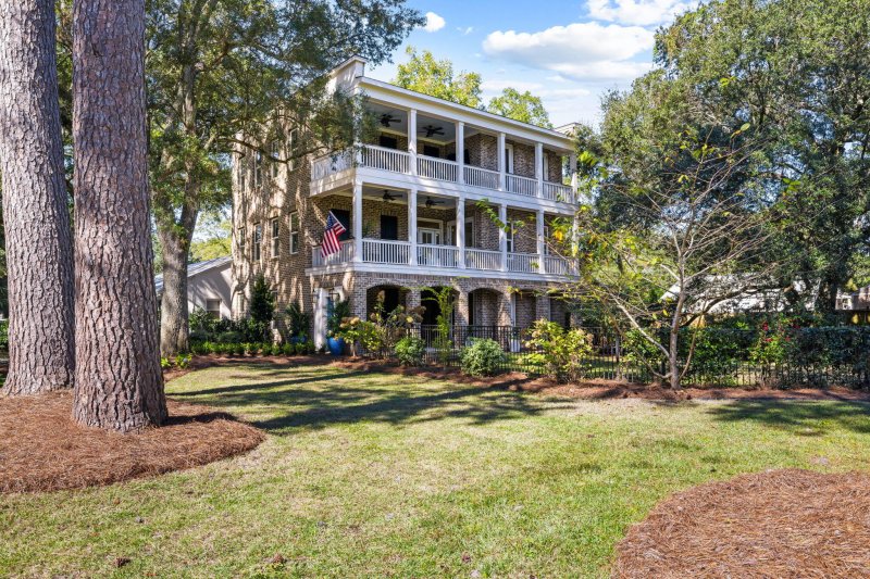 Property image 3 of 2112 Parkway Drive in Riverland Terrace, Charleston, SC 29412