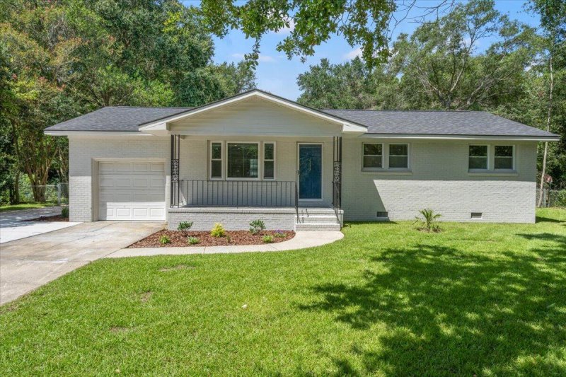Clarks Sound, Charleston Community