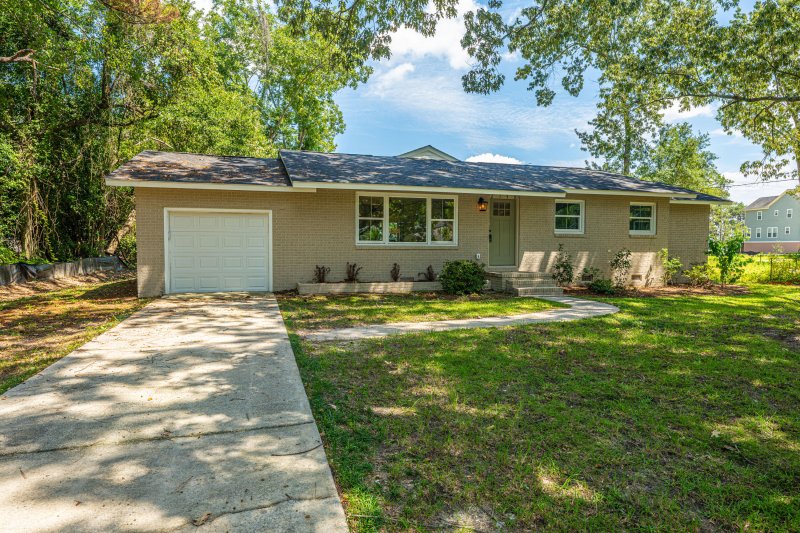 Property image 2 of 2150 Pierpont Avenue in Pierpont, Charleston, SC 29414