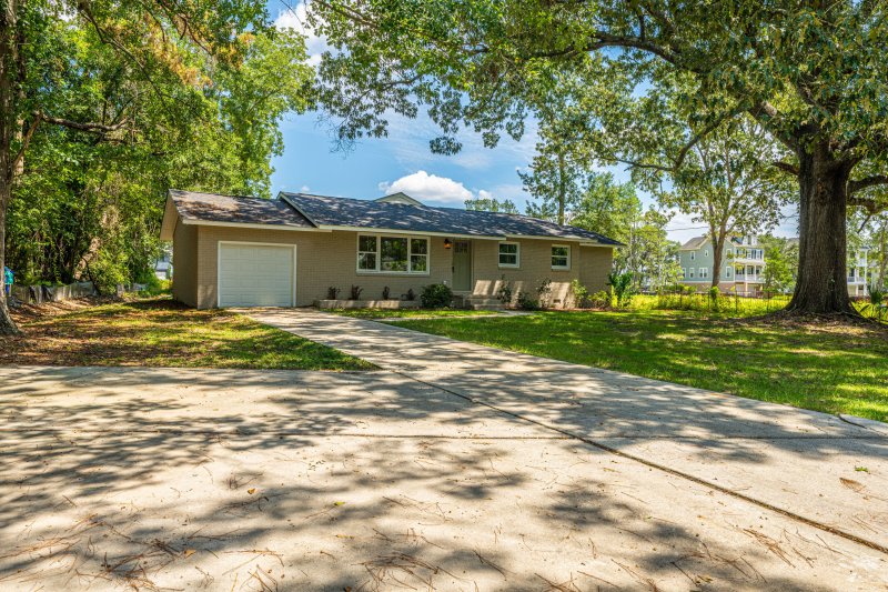 Property image 3 of 2150 Pierpont Avenue in Pierpont, Charleston, SC 29414