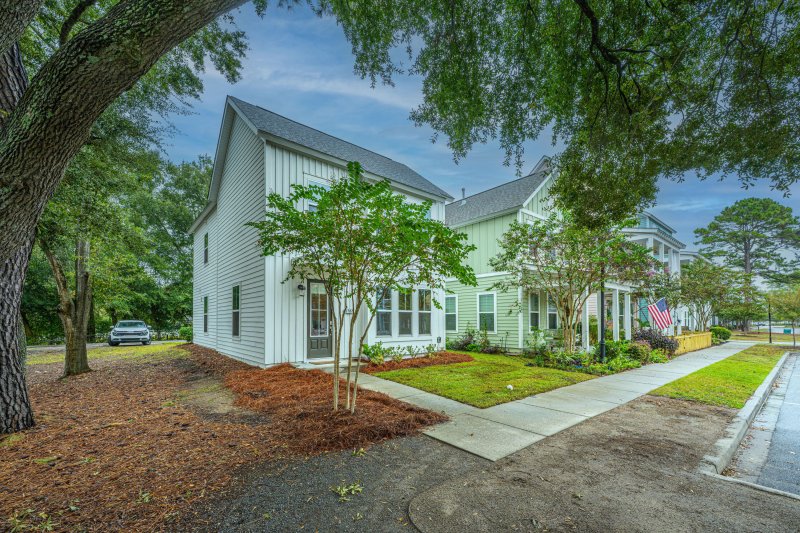 Property image 2 of 1727 Indy Drive in Mixson, North Charleston, SC 29405