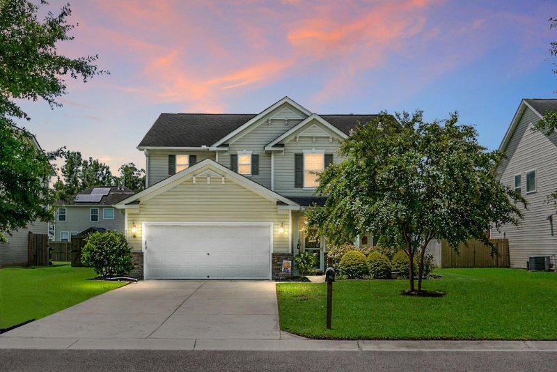 Eagle Run, Ladson Community