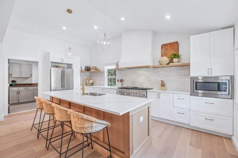 Property image 4 of 1451 Woodview Lane in Westchester, Charleston, SC 29412