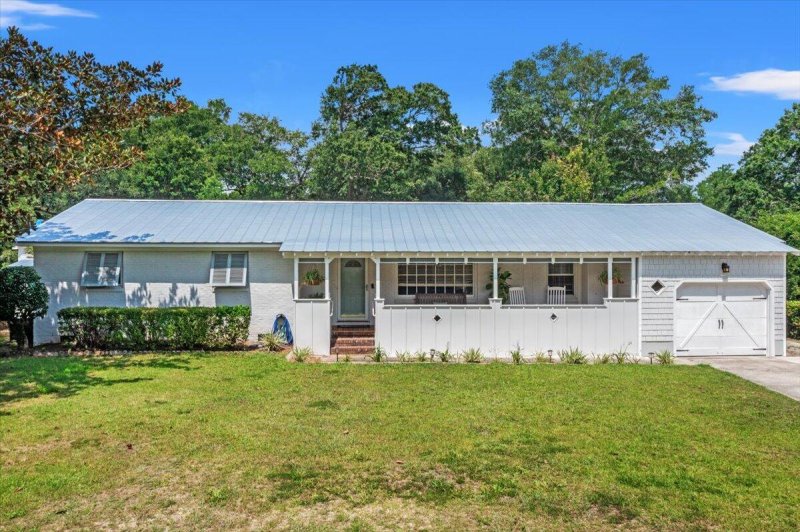 Property image 2 of 939 Mikell Drive in Stiles Point, Charleston, SC 29412