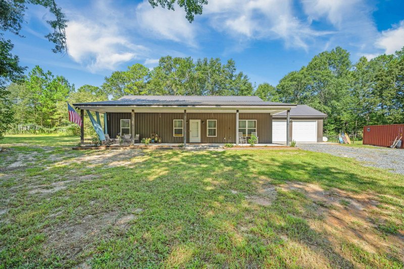 Property image 4 of 818 Frasier Lane in Rural Northern Berkeley County, Pineville, SC 29468
