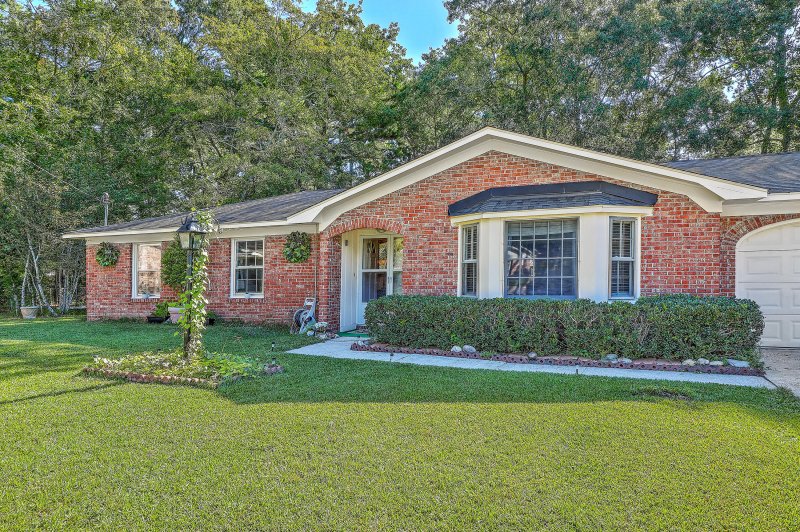 Property image 3 at 8324 Bordeaux Court, North Charleston, SC 29406