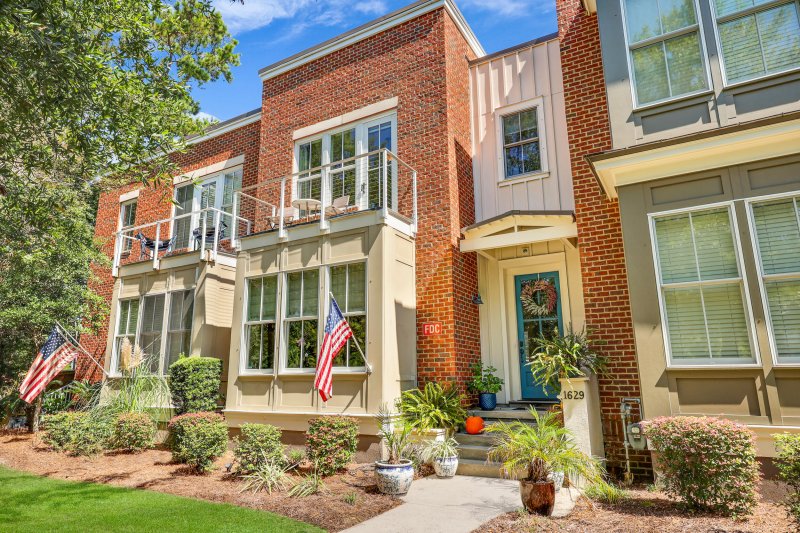 Property image 2 of 1629 Grey Marsh Road in Park West, Mount Pleasant, SC 29466