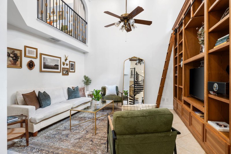 Property image 3 at 377 King Street 101, Charleston, SC 29401