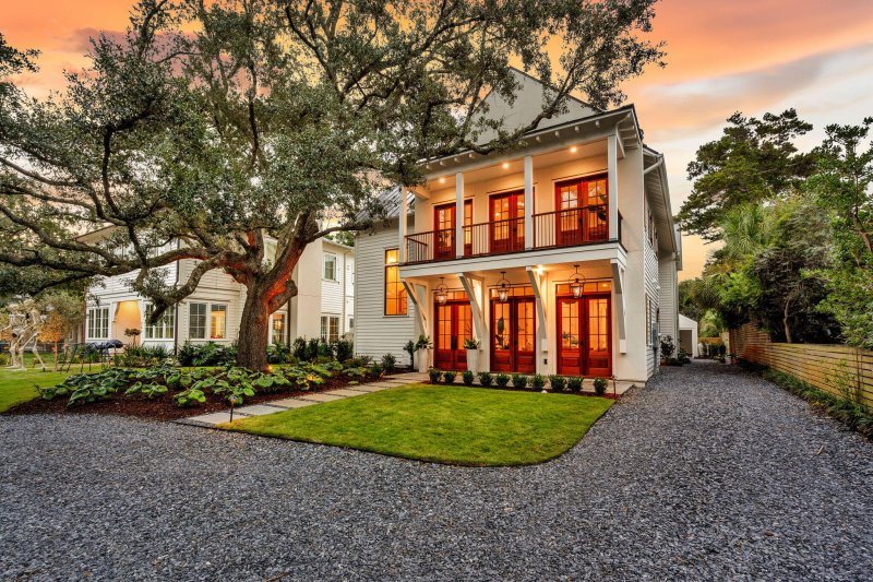 Property image 3 of 747 Winthrop Street in Old Mt Pleasant, Mount Pleasant, SC 29464