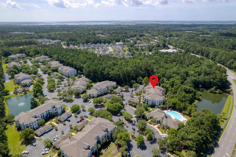 Property image 3 at 1300 Park West Boulevard 106, Mount Pleasant, SC 29466