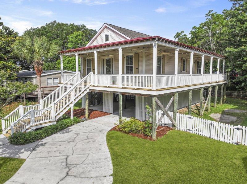 Property image 3 of 1624 Wigeon Lane in Riverfront, Charleston, SC 29412