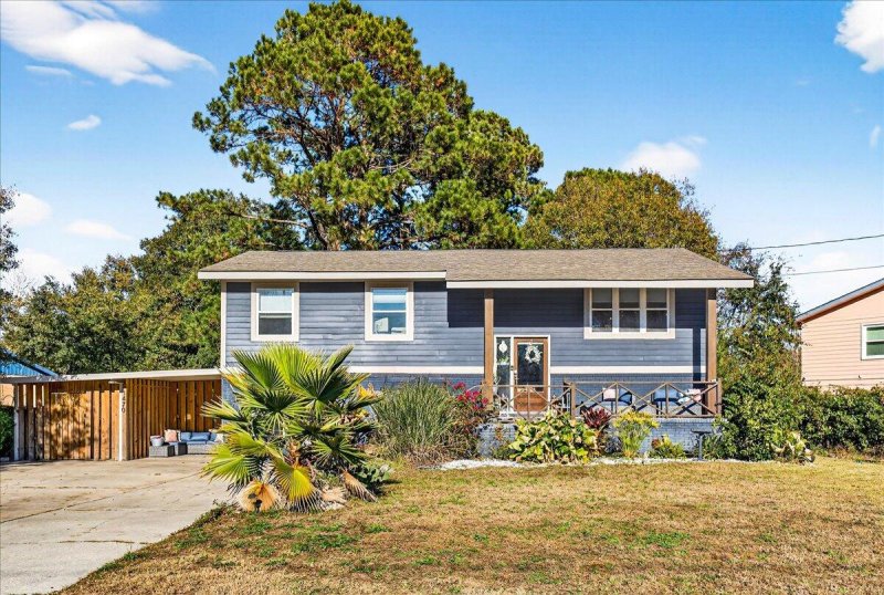 Westchester, Charleston community