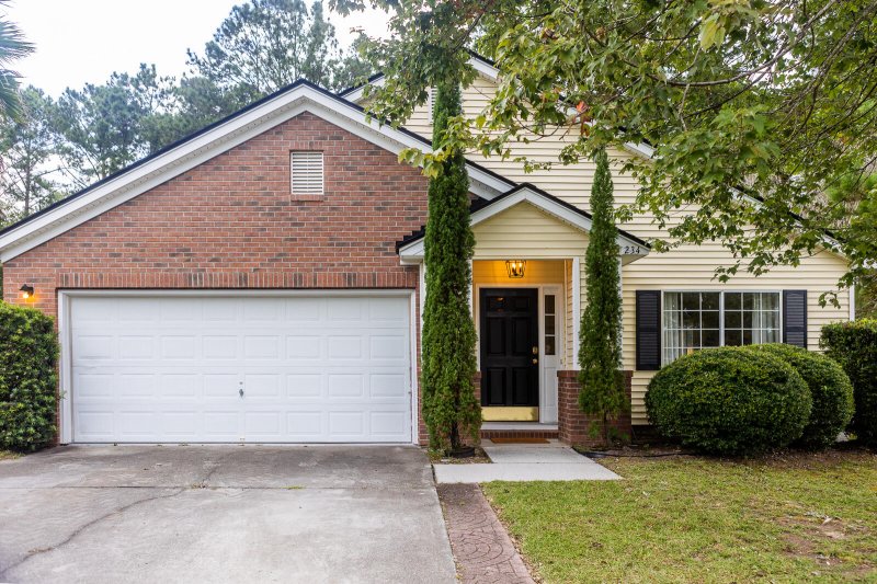 Tall Pines, Ladson Community