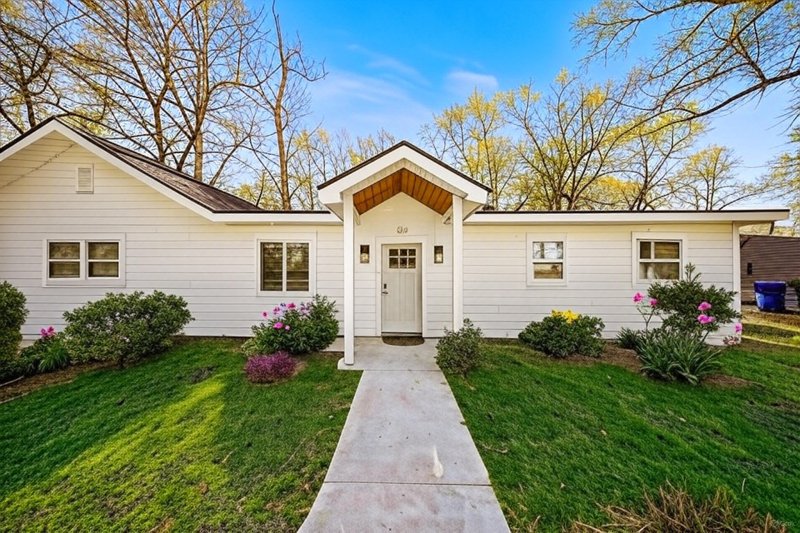 Sherwood Forest, Charleston Community