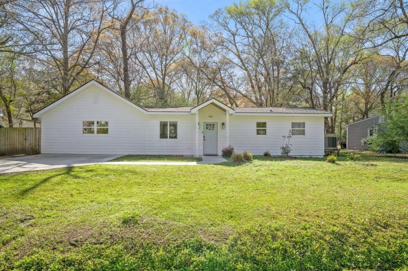 Property image 2 of 914 King Richard Drive in Sherwood Forest, Charleston, SC 29407