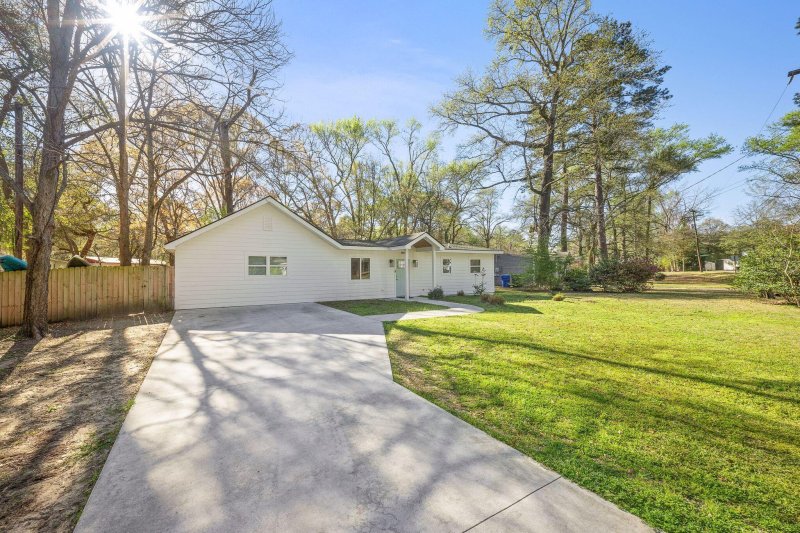 Property image 3 of 914 King Richard Drive in Sherwood Forest, Charleston, SC 29407