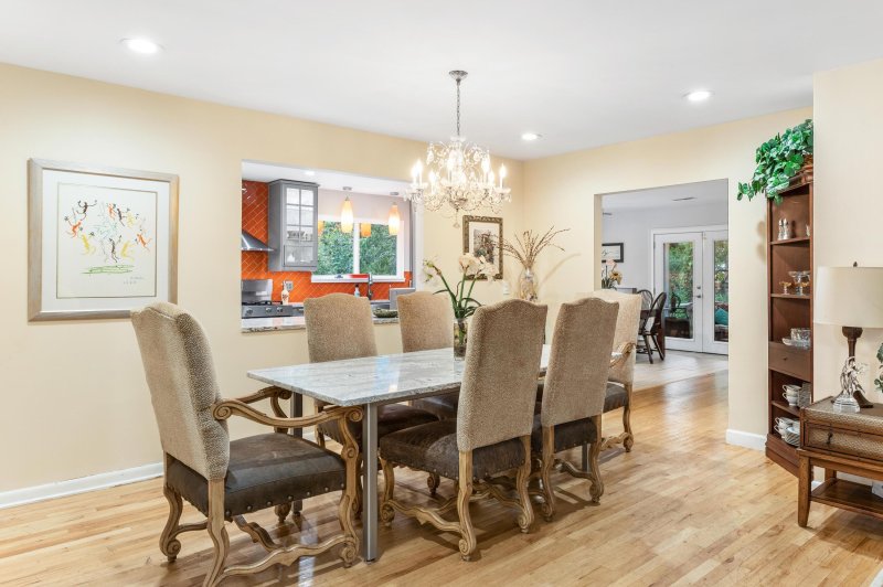 Property image 5 of 811 Law Lane in Snee Farm, Mount Pleasant, SC 29464