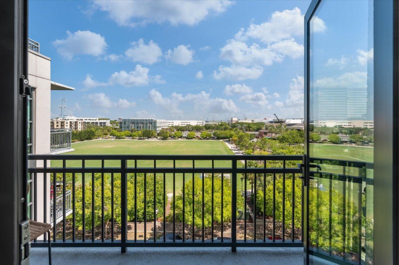 Property image 2 of 5 Gadsdenboro Street 501 in Gadsdenboro, Charleston, SC 29401