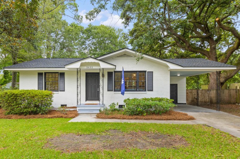 2632 Ridgewood Avenue