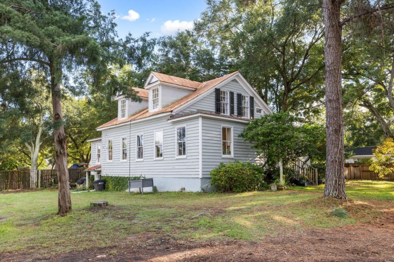 Property image 3 of 725 King Street in Old Mt Pleasant, Mount Pleasant, SC 29464