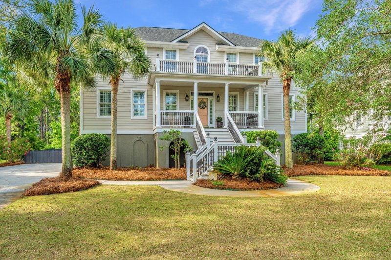 Seaside Estates, Charleston Community
