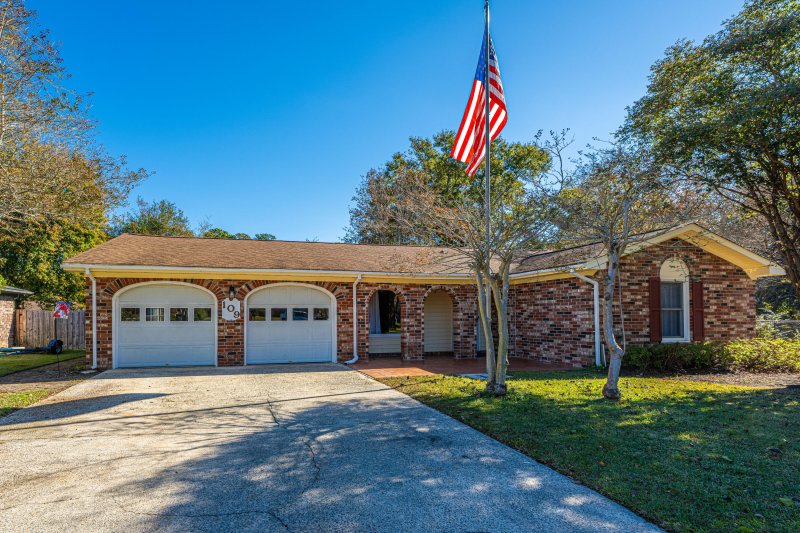 Property image 2 of 109 Berkshire Court in Foxborough, Goose Creek, SC 29445