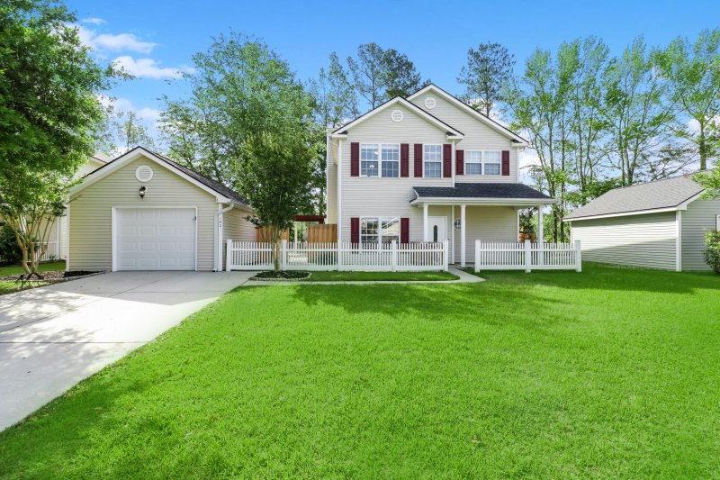 Sunburst Lakes, Summerville Community